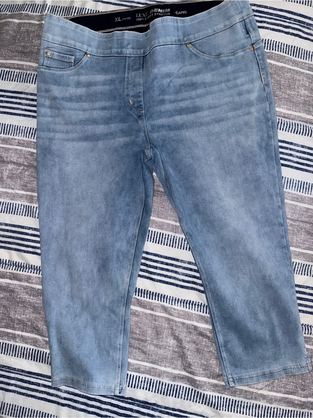 Lux Denim Denim Capri Jeans for Women - Light Blue Stretch (Distressed Color)